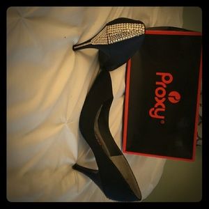 Vintage black pumps